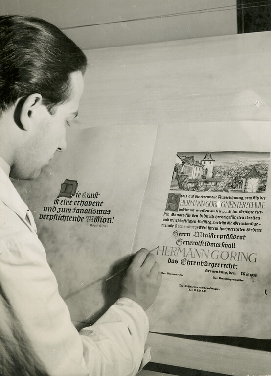 Bild 17: Fertigung der Ehrenbürgerurkunde für Hermann Göring