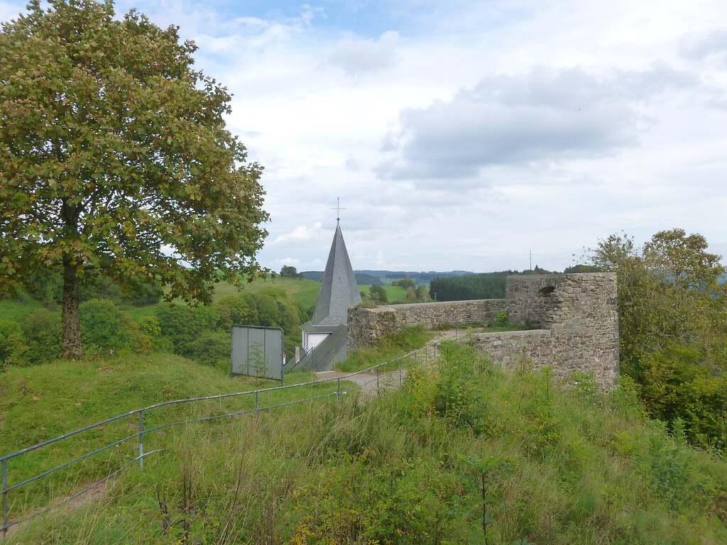 Burgruine Kronenburg (2014)