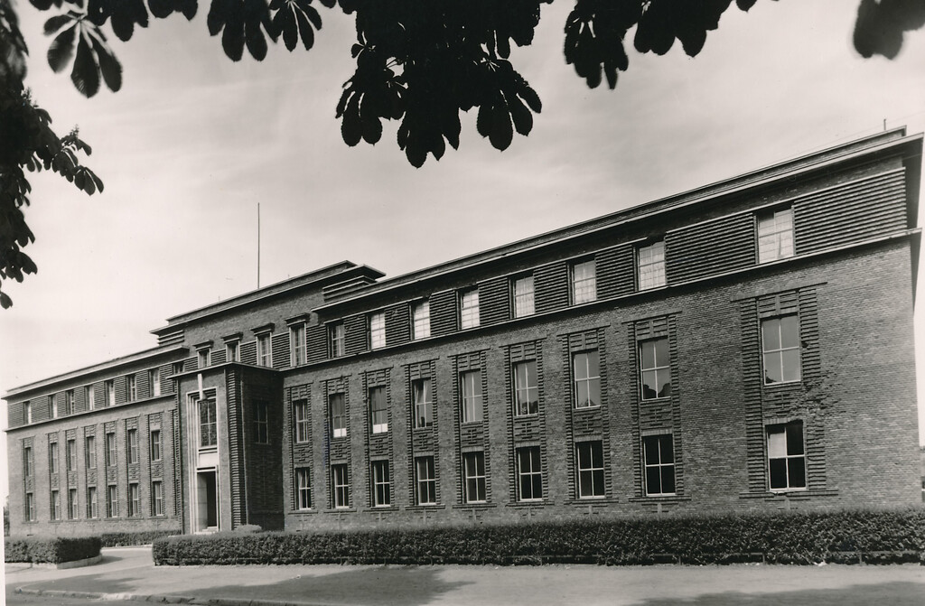 Verwaltungs- und Betriebsgebäude der Gewerkschaft Carolus Magnus in Palenberg (historische Aufnahme)