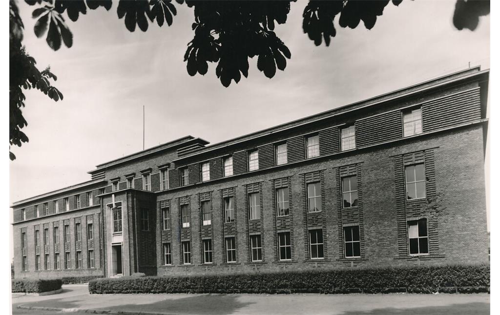 Verwaltungs- und Betriebsgebäude der Gewerkschaft Carolus Magnus in Palenberg (historische Aufnahme)