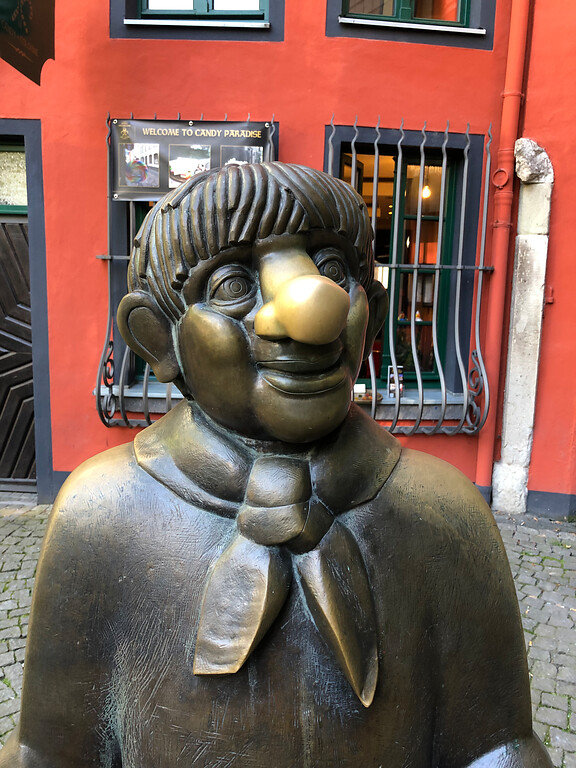 Bronzefigur "Tünnes" in der Kölner Altstadt (2021)