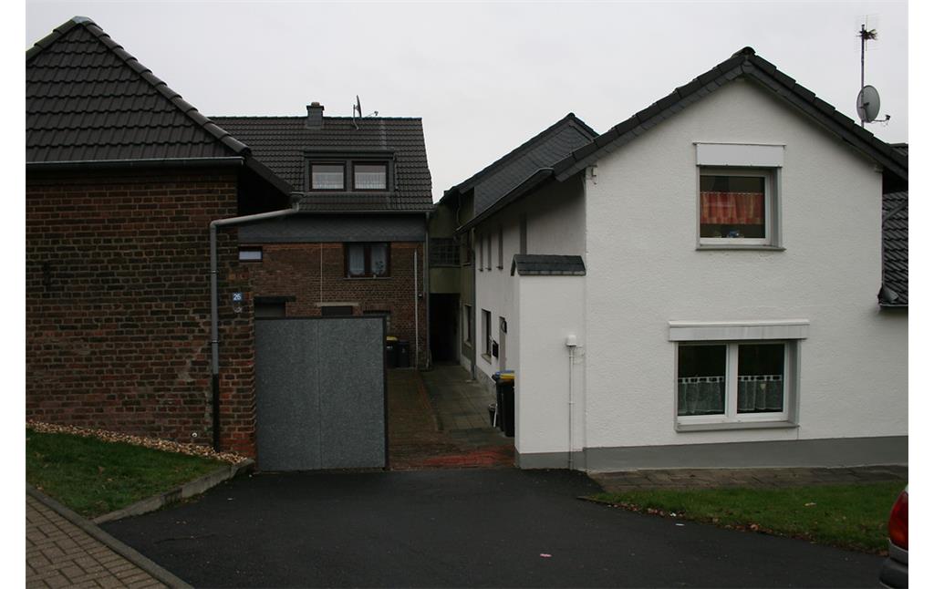 Die ehemalige, heute zu Wohnhäusern umgebaute Hofanlage der Braunfelder Mühle. Rechts das ehemalige Mühlengebäude.