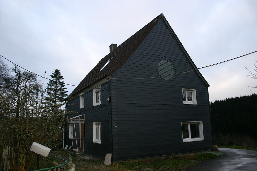 Zweigeschossiges, verschiefertes Wohnhaus auf historischem Standort in Oberfeckinghausen (2008)
