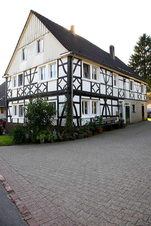 Denkmalgeschütztes Fachwerkgebäude in Vogelsholl (2008)