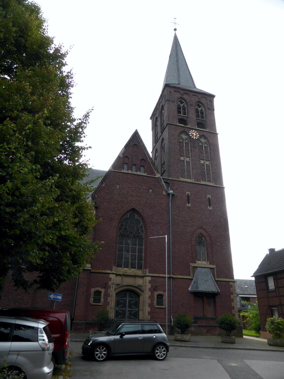 Katholische Pfarrkirche Heilig-Kreuz in Keyenberg (2017)