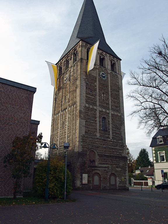 Kirchturm St. Martinus in Langenfeld-Richrath (2016)