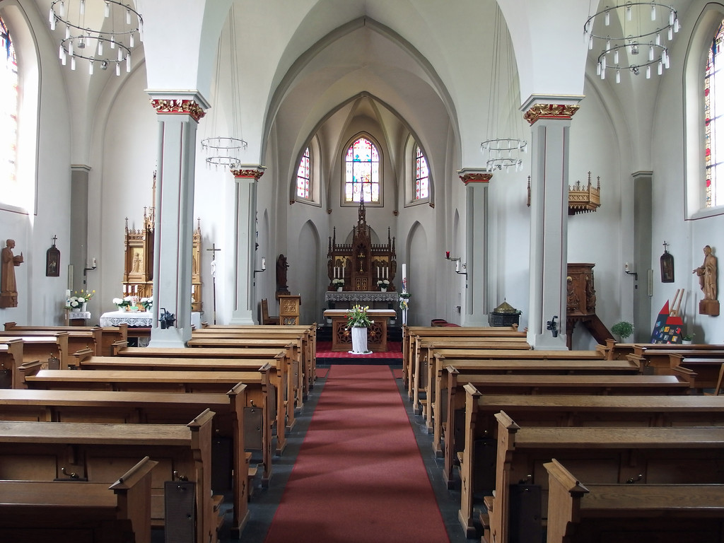 Katholische Pfarrkirche St. Mariä Empfängnis in Solingen-Höhscheid, Innenansicht (2016)