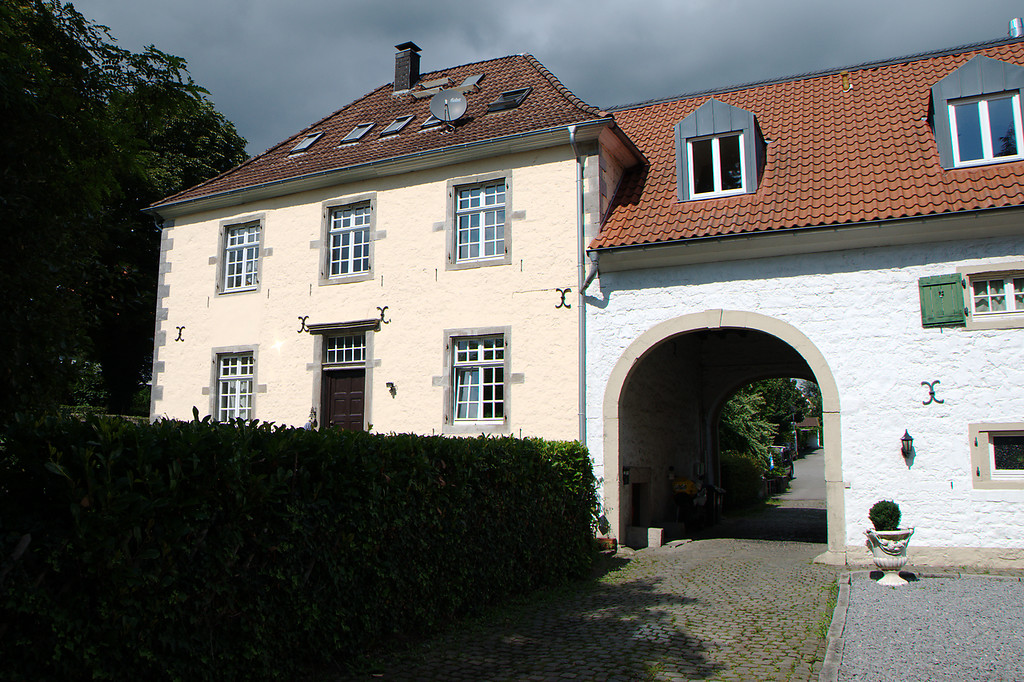 Innenhof der ehemaligen Wasserburg Haus Düssel (2015)