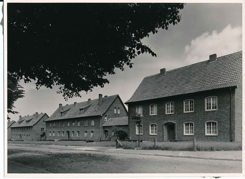 Werkshäuser an der Carolus-Magnus-Allee in der Werkssiedlung Palenberg (historische Aufnahme)