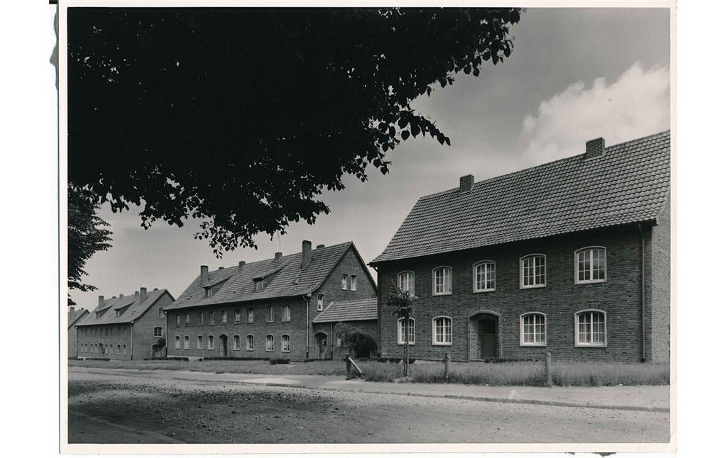 Werkshäuser an der Carolus-Magnus-Allee in der Werkssiedlung Palenberg (historische Aufnahme)