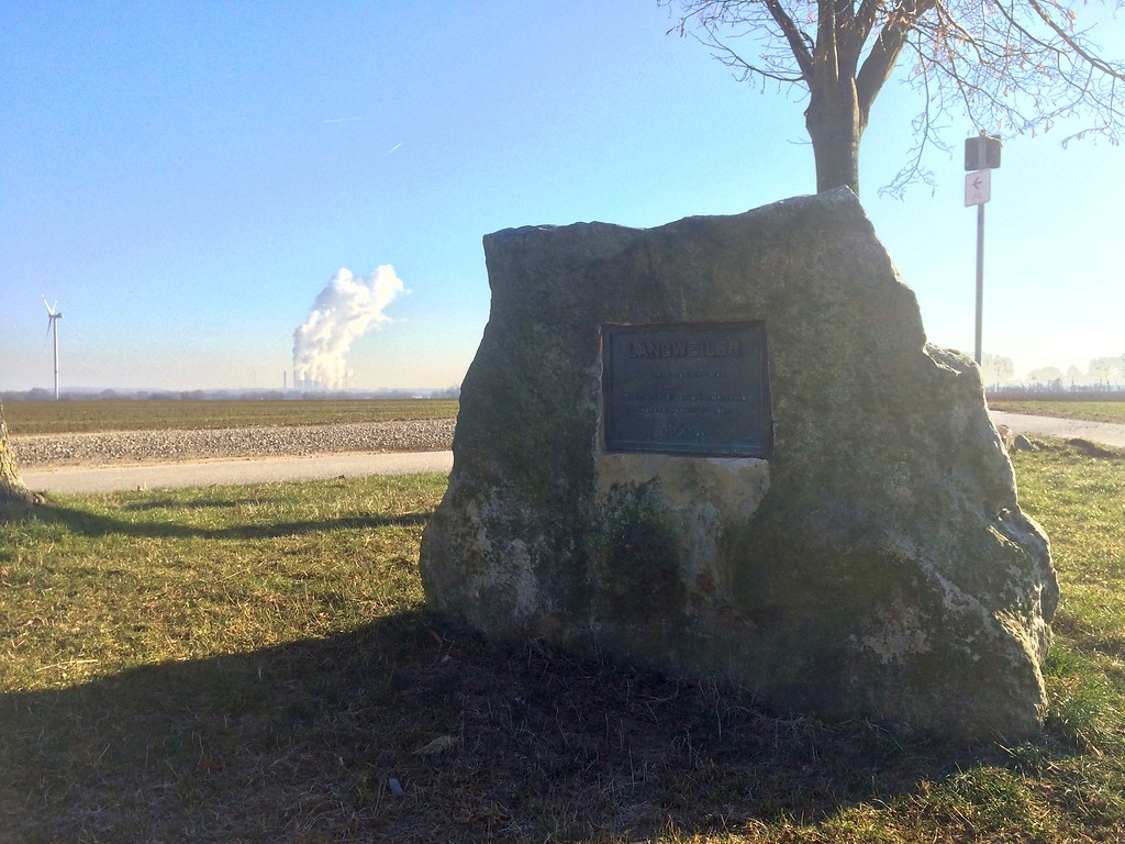 Gedenkstein zur Erinnerung an das Dorf Langweiler (2017)