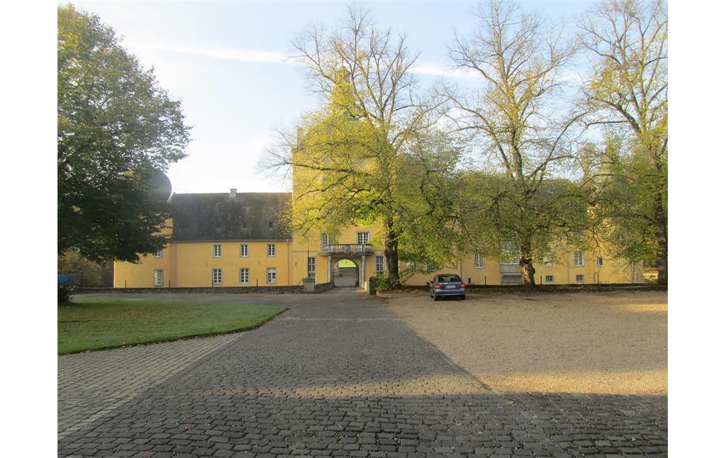 Innere Vorburg der Wasserburg Gudenau (2014)