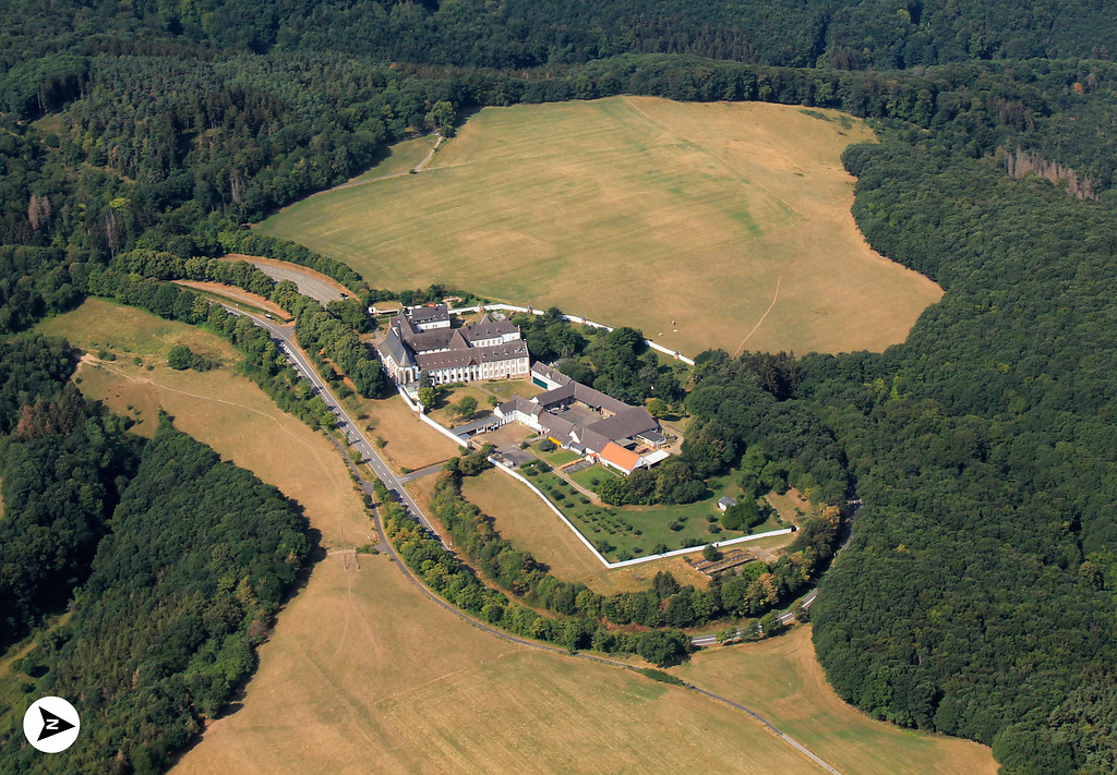 Luftbildaufnahme der Abtei Mariawald mit Nordpfeil (2018)