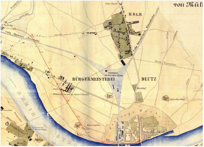 Die Karte aus dem Jahre 1870 zeigt die Strecke der Köln-Mindener Eisenbahn in Kalk und Deutz, beide Städte gehören heute zu Köln. Gut zu erkennen sind ferner die Ausmaße der Festungswerke mitsamt der Grabenanlage. Im rechten unteren Teil ist neben dem Fort XIV der Deutzer "Juden Kirchhof" eingezeichnet.