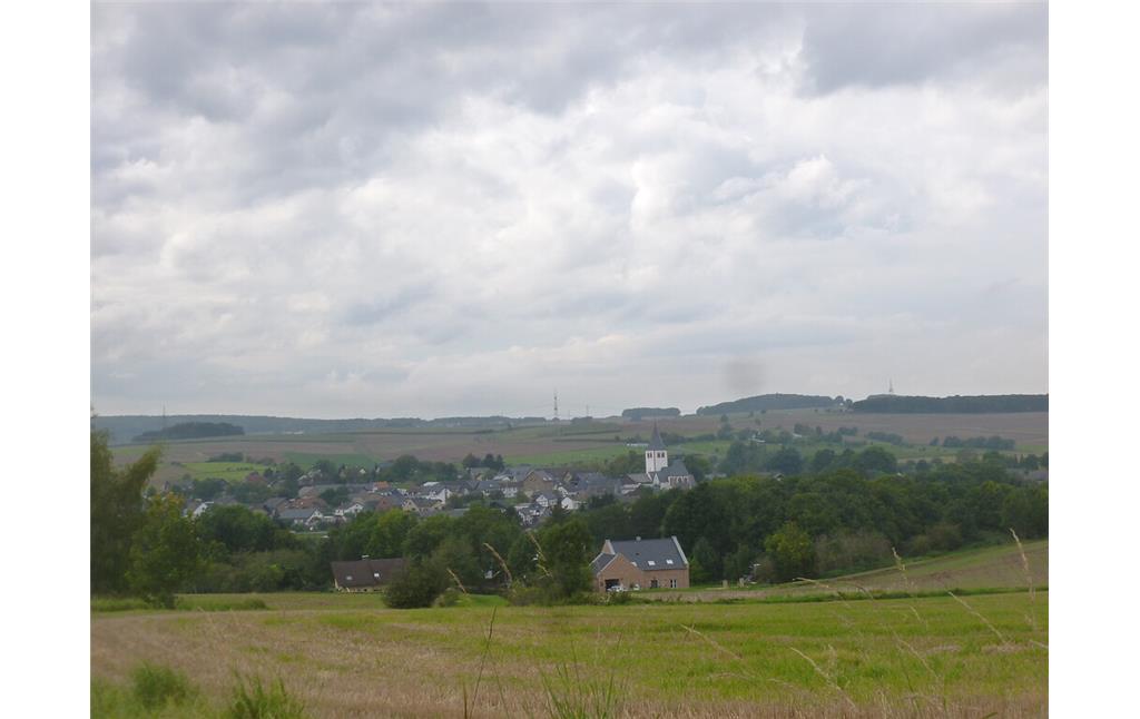 Vom nordwestlichen Ortsausgang von Hostel aus besteht eine Blickbeziehung nach Glehn. (2014)