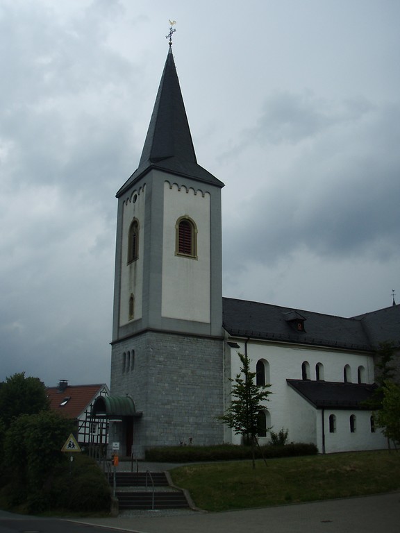 Wülfrath-Düssel, Dorfstr. 10, Katholische Pfarrkirche St. Maximinus (2009)