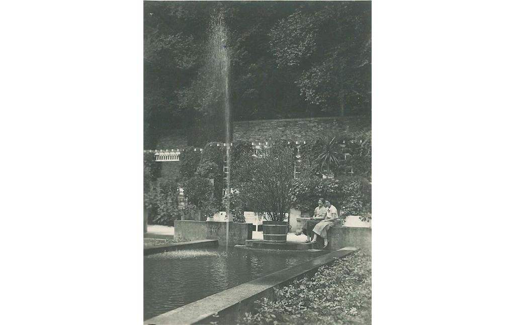 Historische Fotografie der Parkanlage des Krupp'schen Beamten-Erholungshauses in Bendorf-Sayn (1930er Jahre)