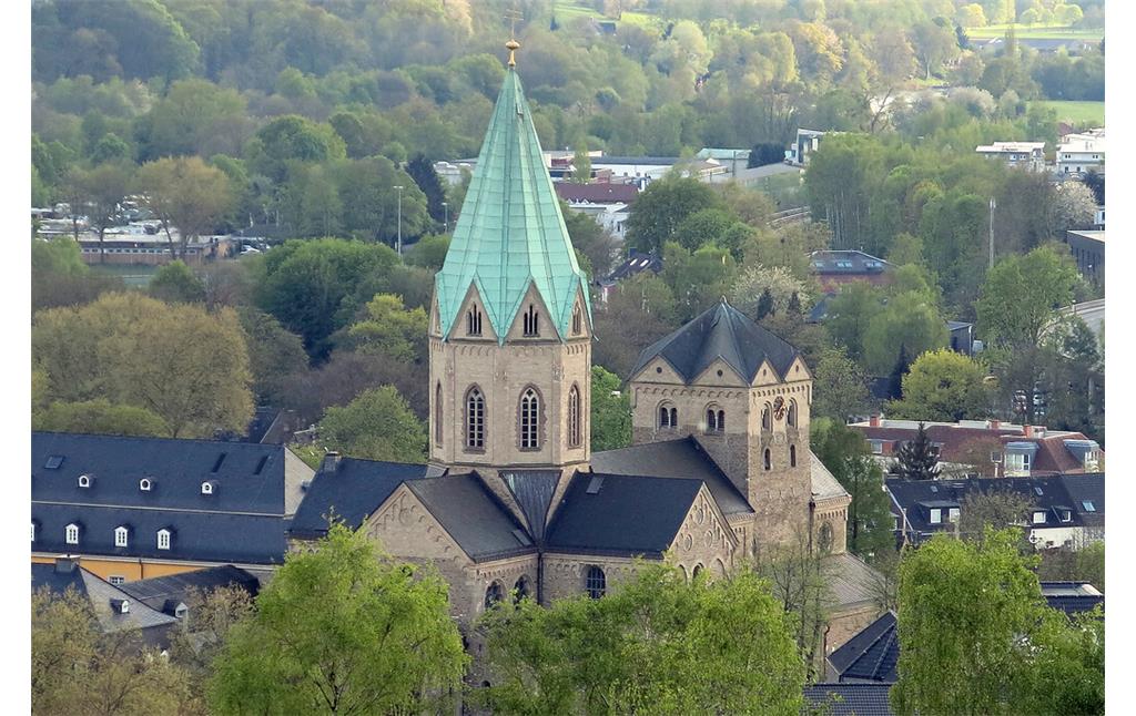 Die Pfarrkirche St. Ludgerus in Essen-Werden aus der Vogelperspektive (2015)