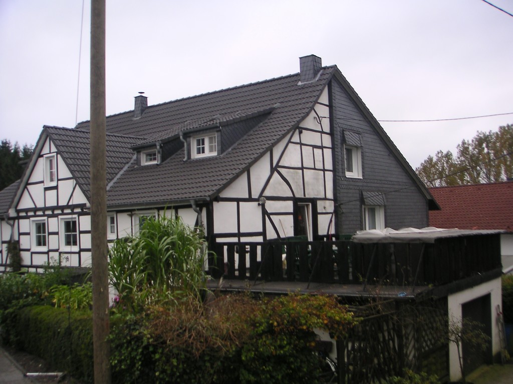 Giebelgeteiltes Wohnhaus in Straßweg (2007)