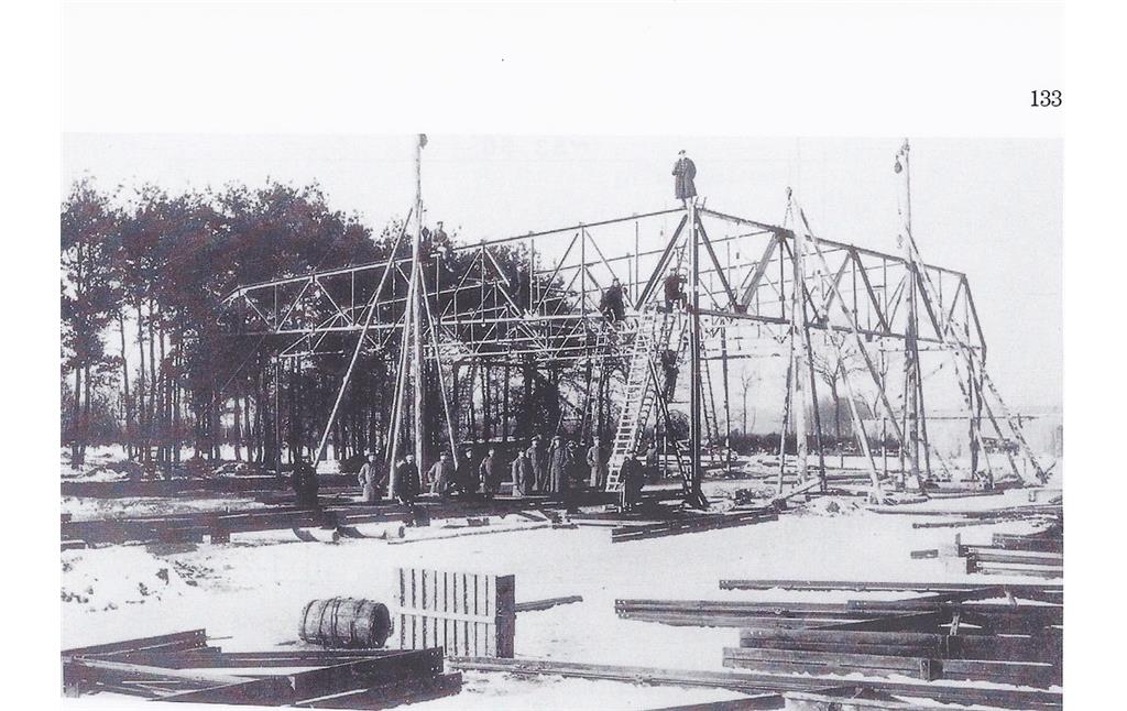Flugzeughalle, 1917 in Bauarbeiten