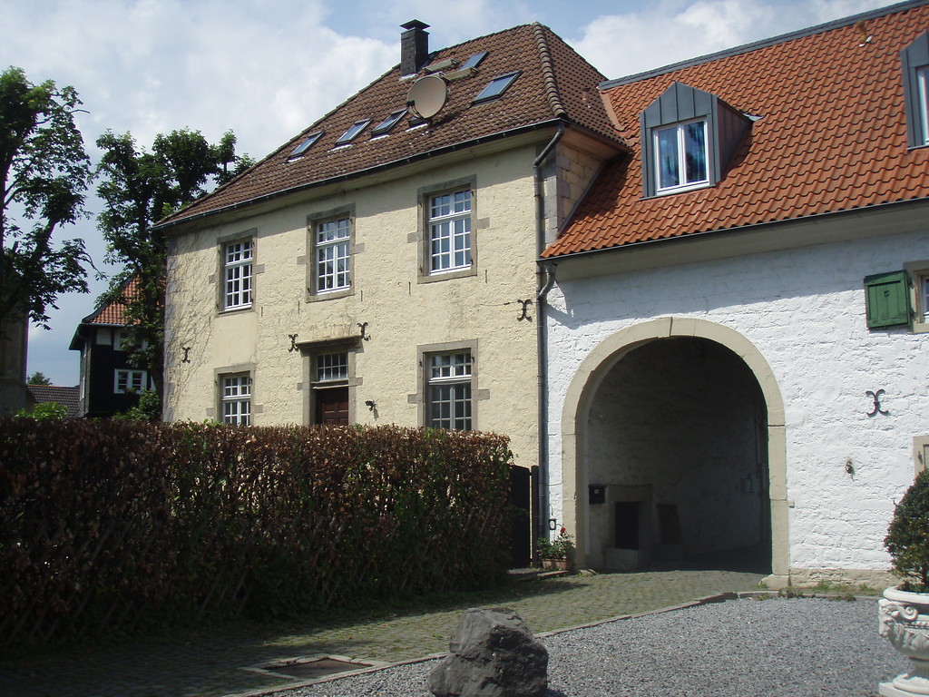 Haus Düssel in Wülfrah-Düssel (2009). Das heutige landwirtschaftliche Anwesen ist eine ehemalige Wasserburg.