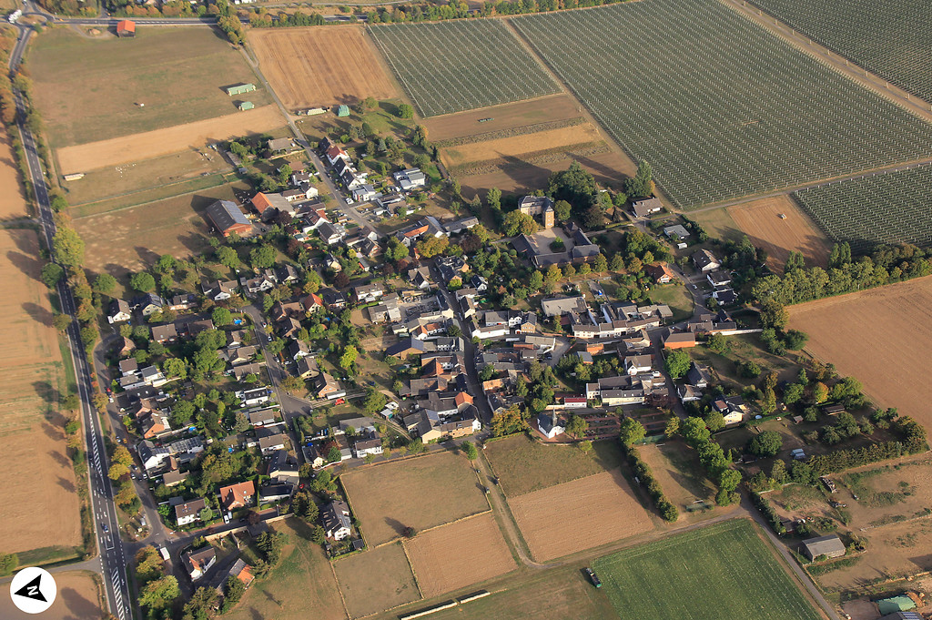 Luftbildaufnahme von Niederkastenholz mit Nordpfeil (2018)