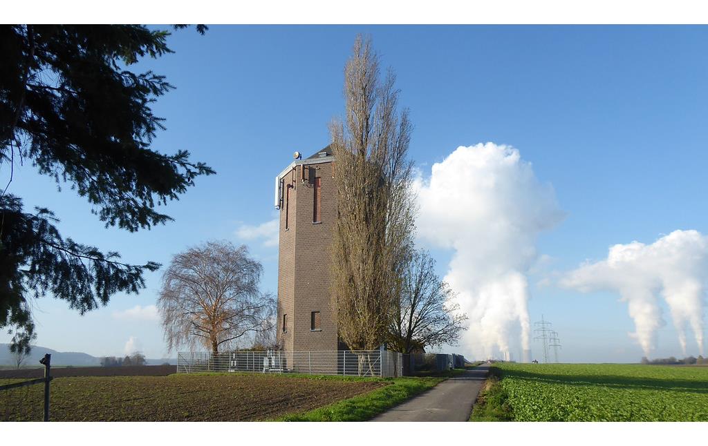 Abbildung 2: Wasserturm Glessen, Glessener Höhe und Braunkohlekraftwerke (2009)