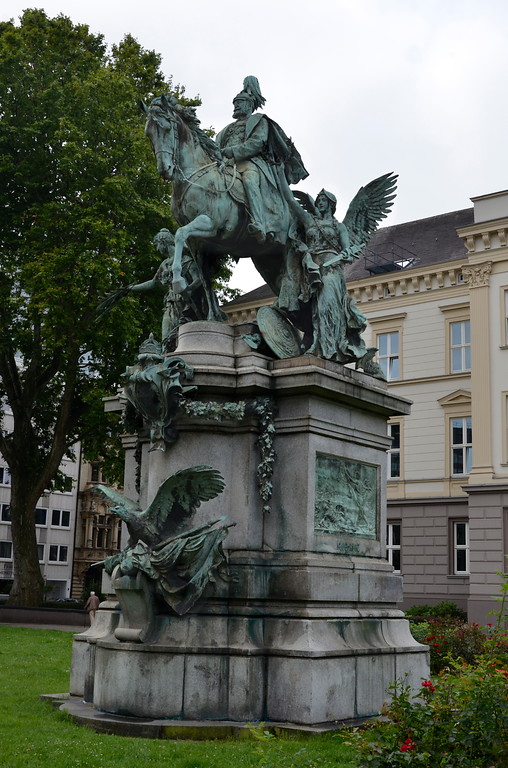 Das Kaiser-Wilhelm-Denkmal auf dem Martin-Luther-Platz in Düsseldorf (2014)