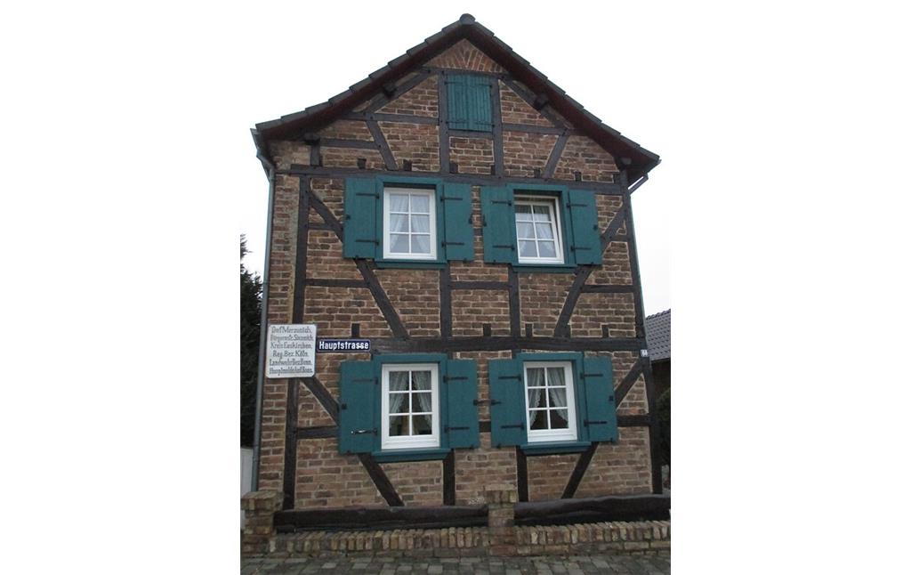 Haus in Merzenich mit historischen Schildern (2014)
