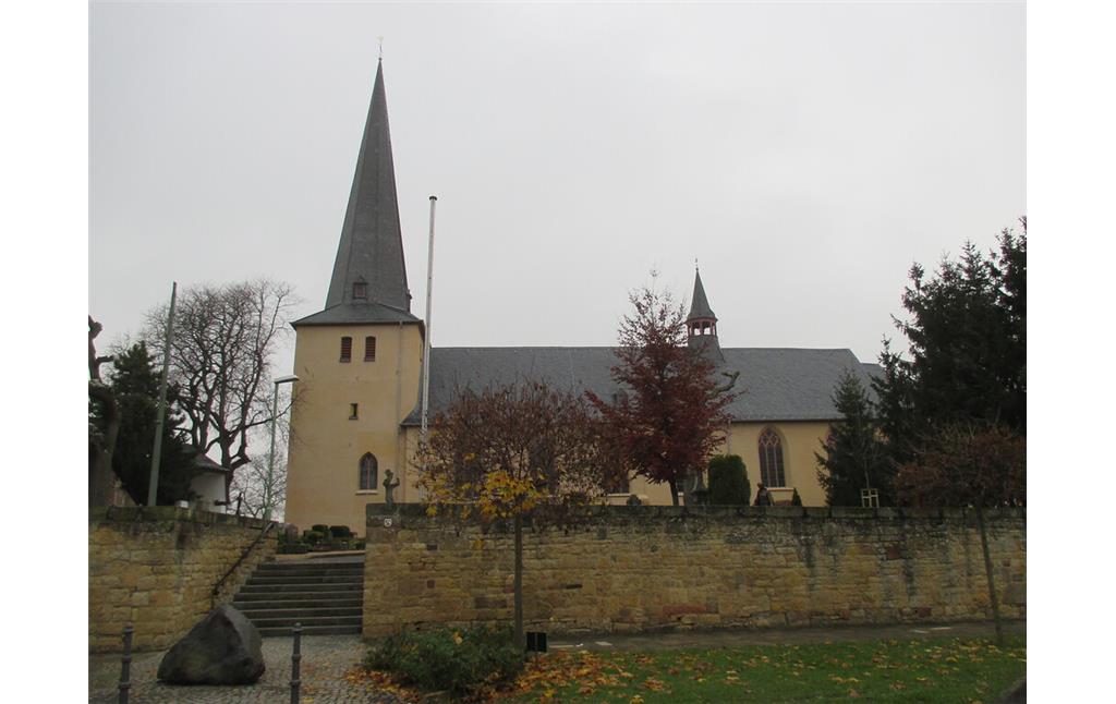 Romanische Pfarrkirche St. Stephanus in Bürvenich (2014)