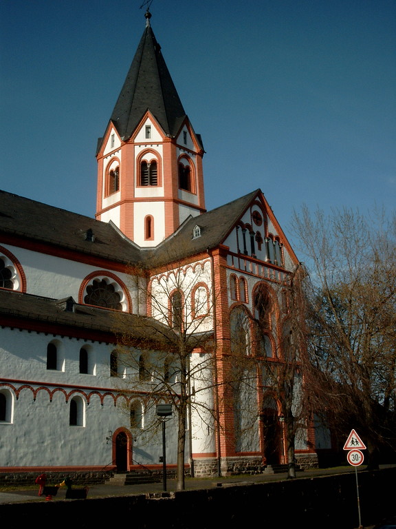 Teilansicht der Pfarrkirche St. Peter in Sinzig (2003)