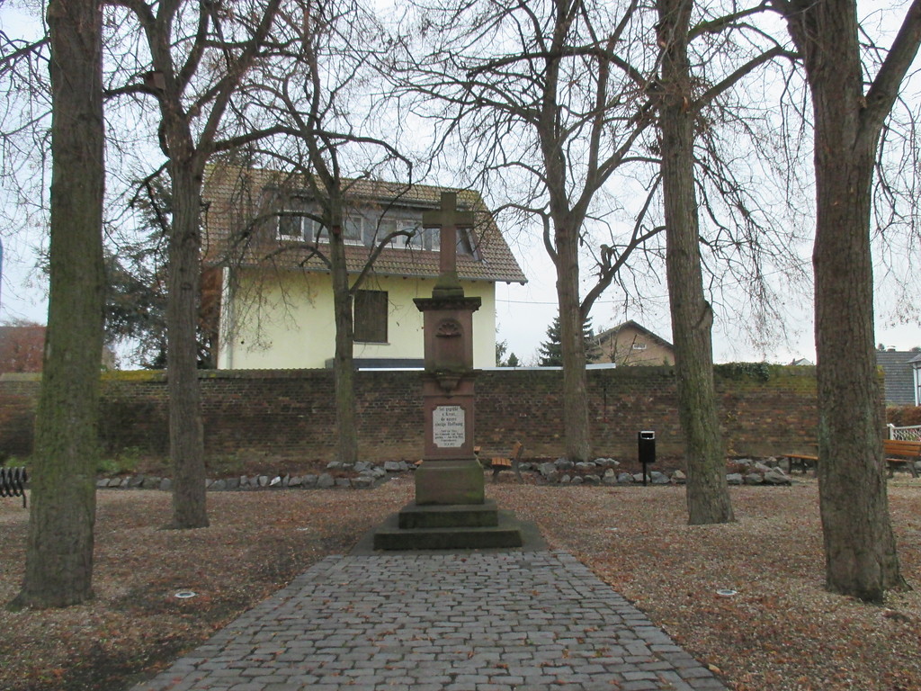 Sandsteinkreuz in Hoven (2014)