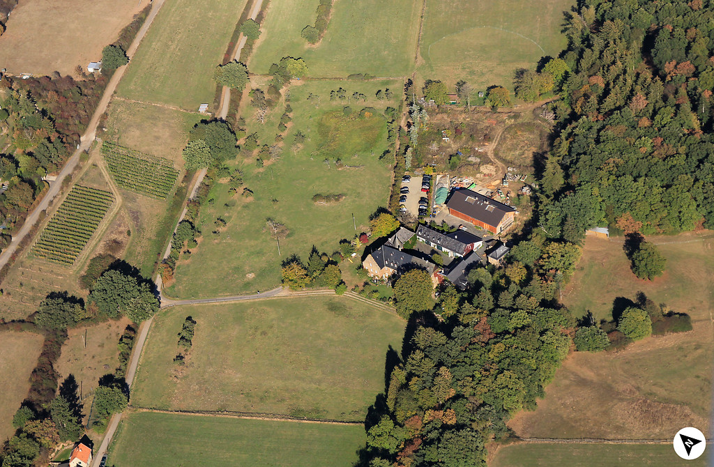 Luftbildaufnahme des Klosters Schweinheim mit Nordpfeil (2018)