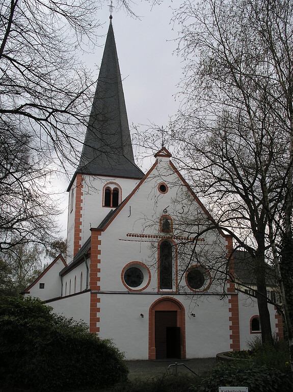 Katholische Pfarrkirche St. Laurentius in Lessenich (2004)