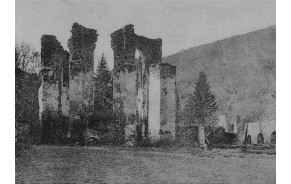 Die Chorruine der alten Klosterkirche im Kloster Maria Engelport bei Treis-Karden (1903)