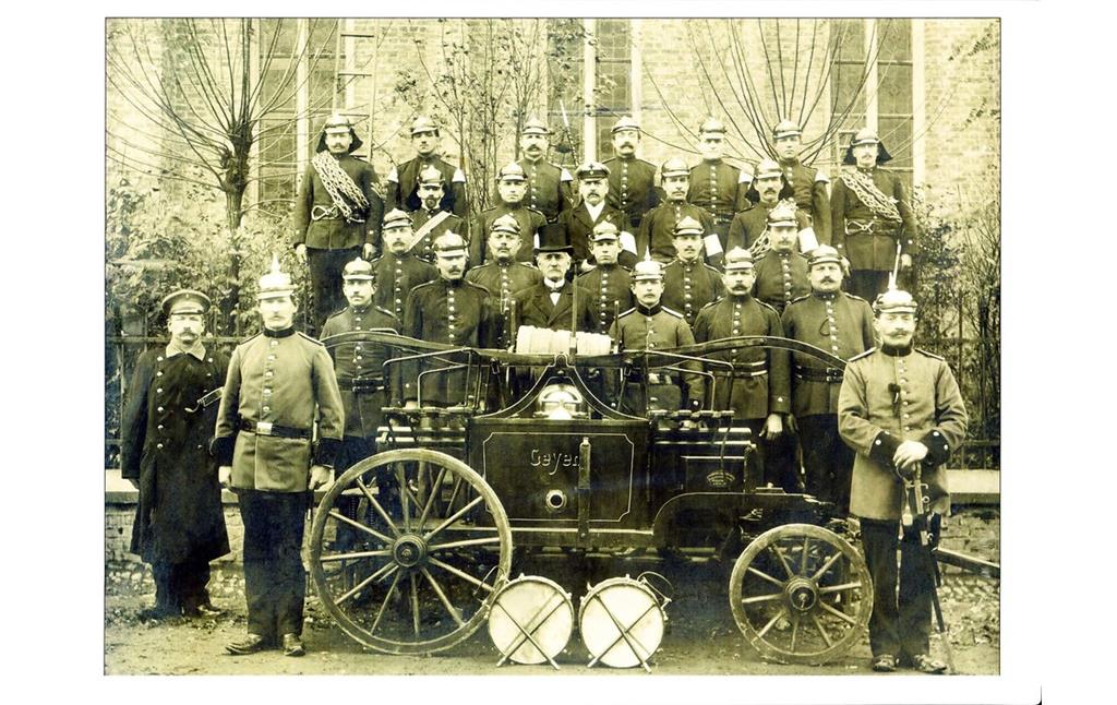 Abbildung 2: Einweihung der Feuerspritzpumpe im Jahre 1908. Abbildung aus dem Archiv der Freiwilligen Feuerwehr Geyen (2019)