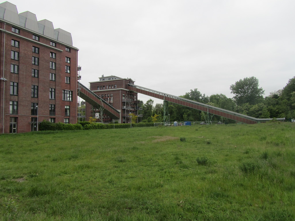 Nassdienst und Schrägbandbrücke der Brikettfabrik Carl (2014)
