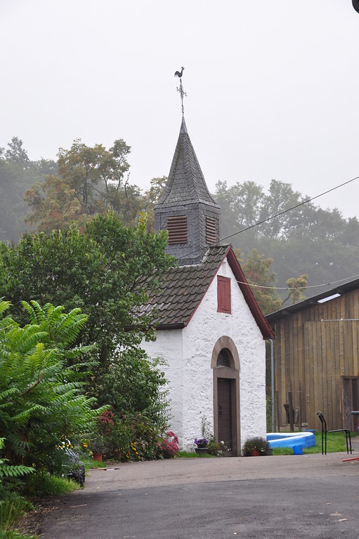Denkmalgeschützte Kapelle mit Glockenturm in Vordermühle (2013)