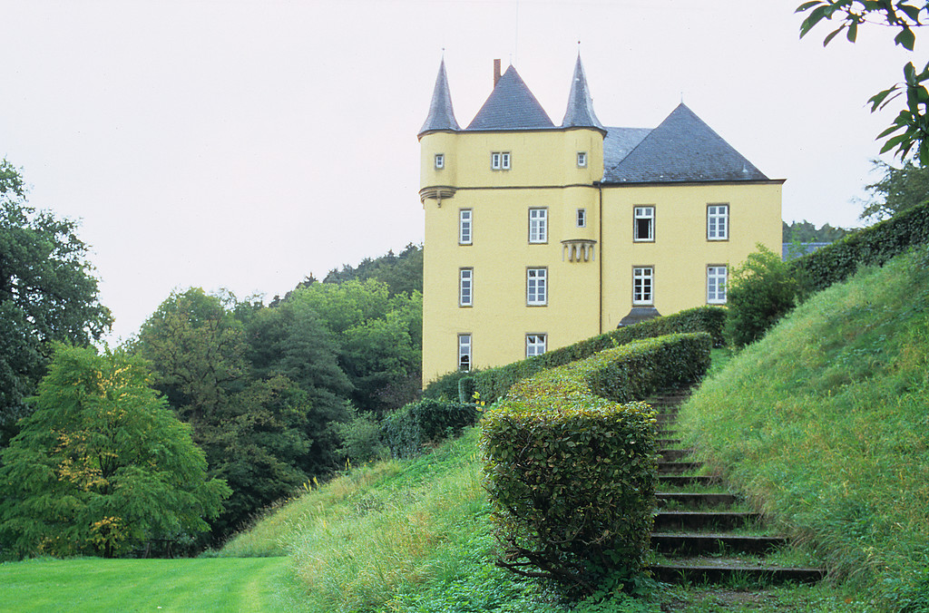 Odenthal-Menrath, Burg Strauweiler