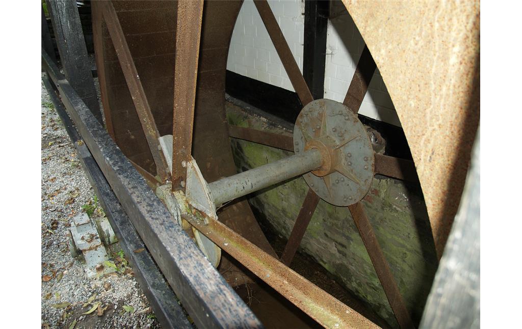 Dümmlinghauser Mühle, Achse vom Wasserrad
