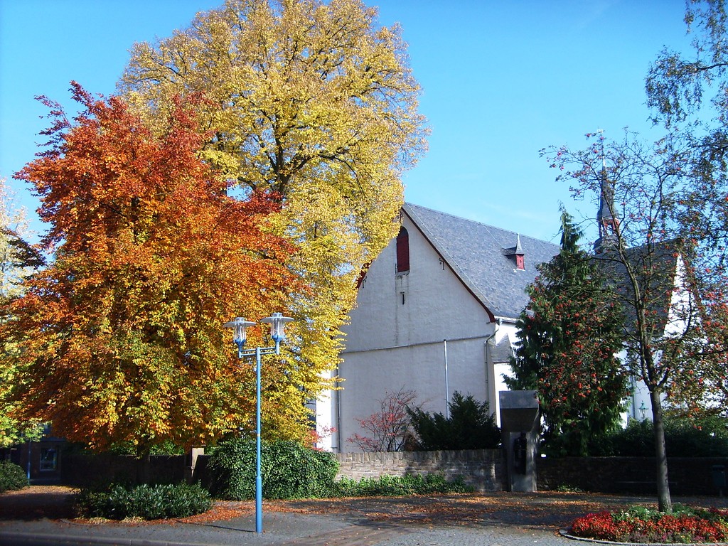 Wallfahrtskirche und Mauer des Klosters Marienheide (2008)