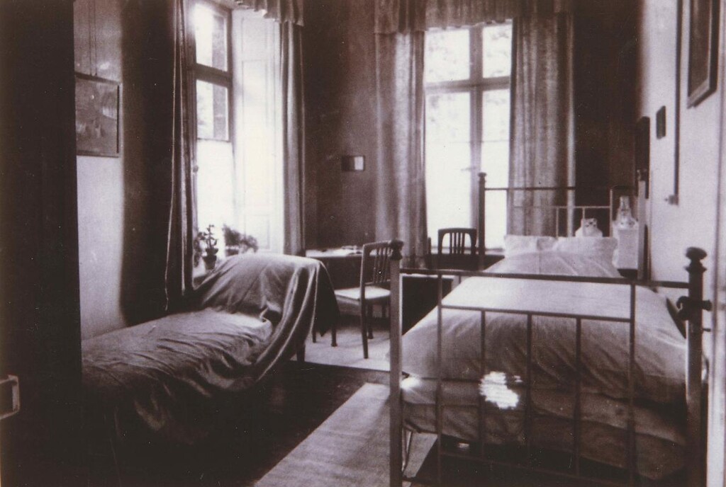 Historische Fotografie eines Innenraumes im Krupp'schen Beamten-Erholungshaus in Bendorf-Sayn (1914)