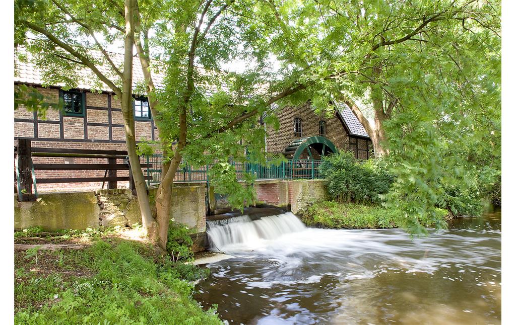Sindorfer Mühle, Blick auf Wehr und Wasserrad