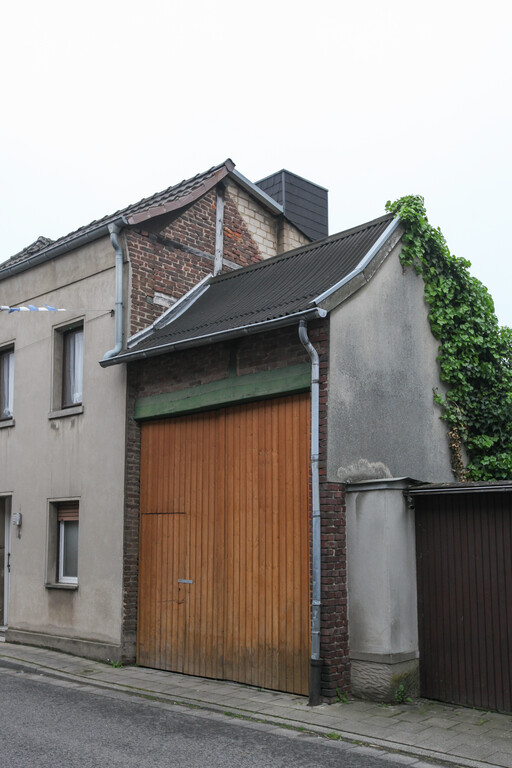 Wohnhaus mit Tordurchfahrt - Holzweilerstraße 4 in Erkelenz-Keyenberg (2019)