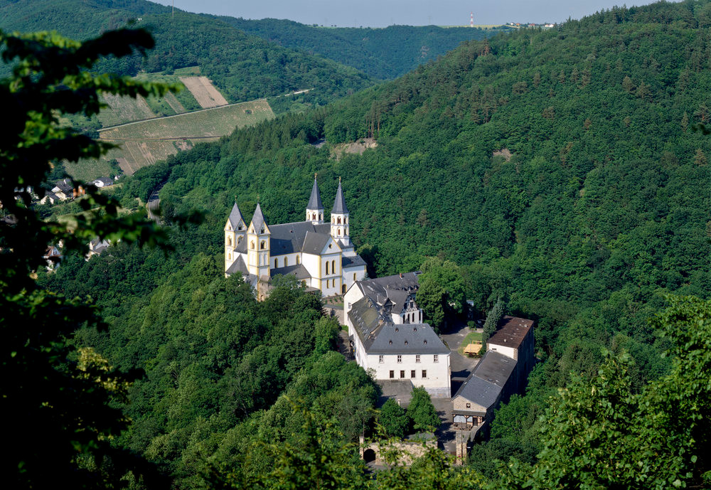 Blick auf das Kloster Arnstein im Lahntal (2005)
