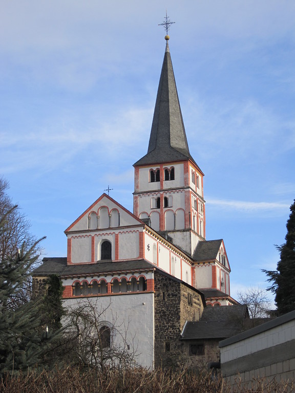 Die Doppelkirche in Schwarzrheindorf von Westen