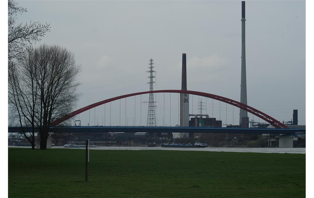 Brücke der Solidarität - Rheinbrücke zwischen Rheinhausen und Hochfeld in Duisburg (2006)