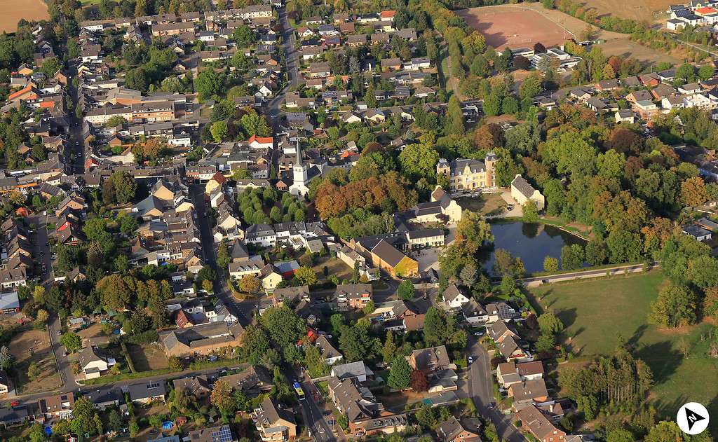 Luftbildaufnahme von Flamersheim mit Nordpfeil (2018)