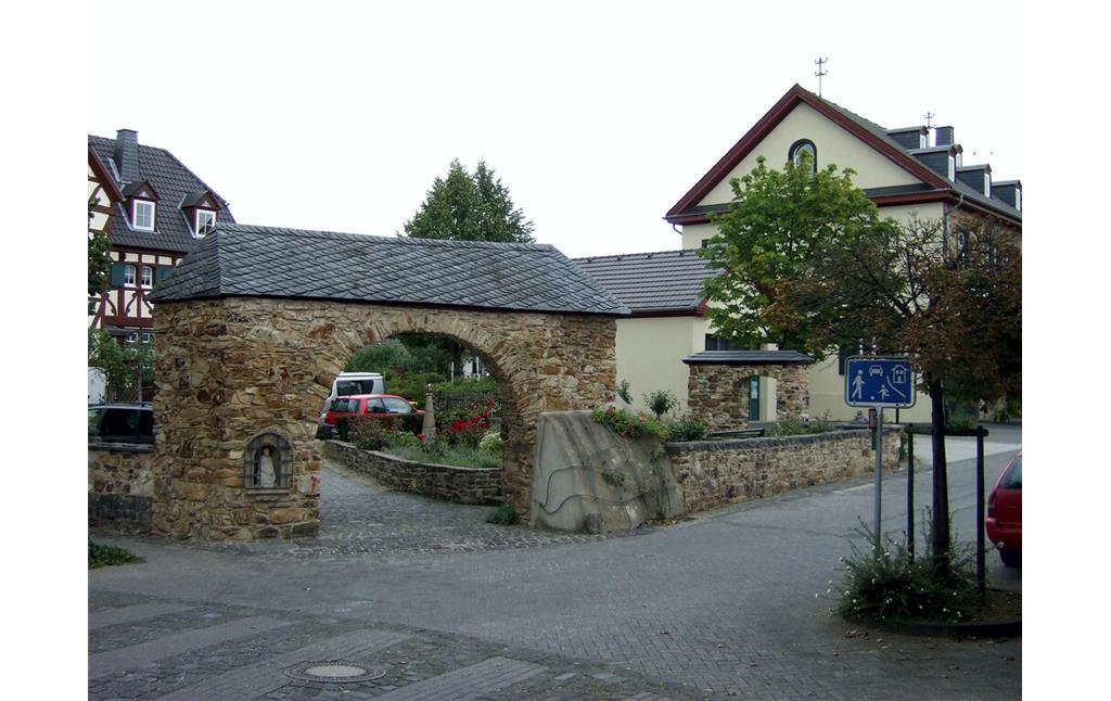 Torbogen des Zehnthofs in Sinzig-Löhndorf (2013)