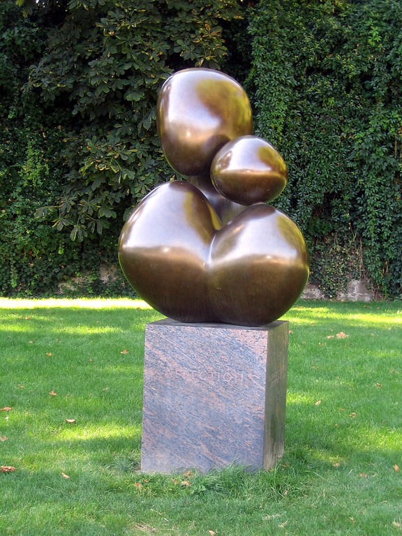 Skulptur Affection von Lucien Wercollier in den Kaiserin-Augusta-Anlagen in Koblenz (2013)